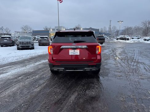 Used 2023 Ford Explorer XLT w/ Equipment Group 202A image 4