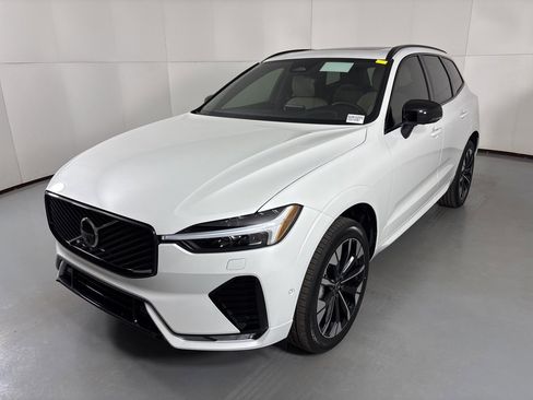 New 2026 Volvo XC60 B5 Plus w/ Protection Package Premier image 4