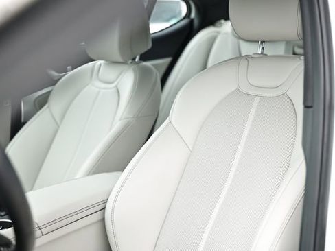 Certified 2025 Genesis G70 2.5T image 20