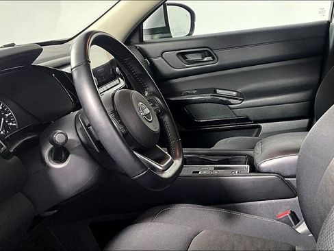 Used 2025 Nissan Pathfinder SV FWD image 13