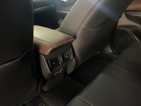 Used 2023 Toyota Venza XLE image 14