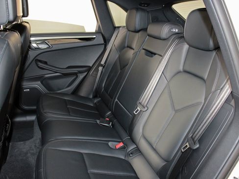 Used 2024 Porsche Macan w/ Premium Plus Package image 35