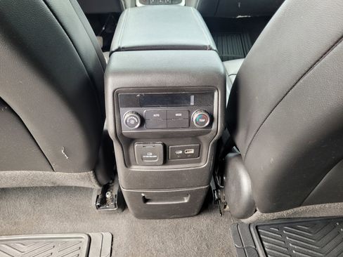 Used 2023 GMC Acadia SLT FWD image 15