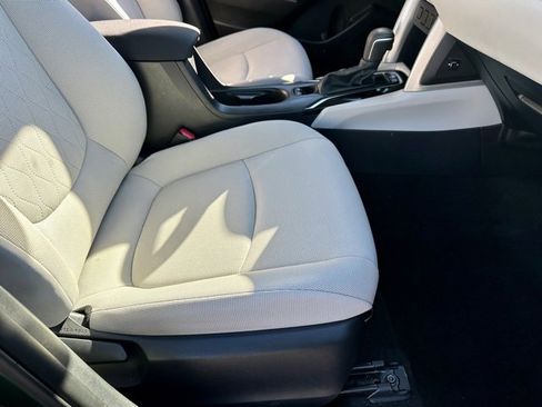 Used 2022 Toyota Corolla Cross LE image 23