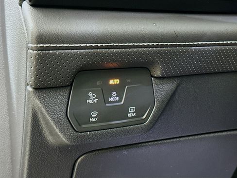 New 2026 Volkswagen Atlas Cross Sport SE image 10