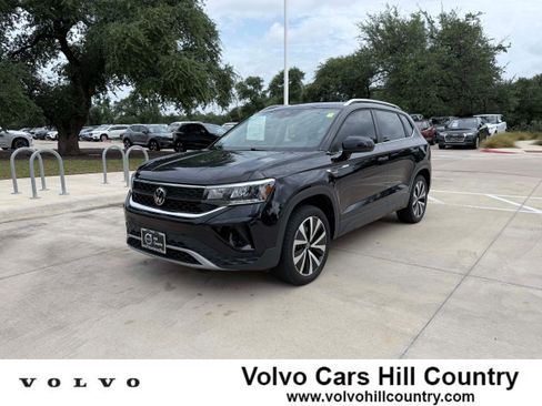 Used 2023 Volkswagen Taos SE FWD image 1
