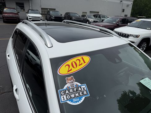 Used 2021 Jeep Cherokee Limited AWD/4WD image 8