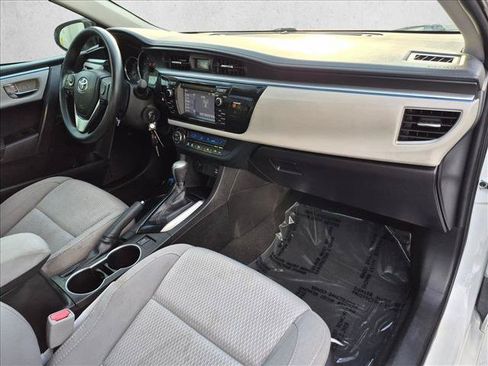 Used 2015 Toyota Corolla LE FWD image 19