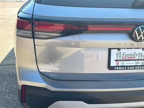 New 2025 Volkswagen Tiguan SE image 8