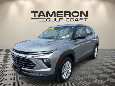 Used 2025 Chevrolet TrailBlazer LS w/ LS Confidence Package FWD image 3