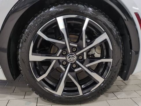 Used 2024 Toyota Prius Prime Premium image 18