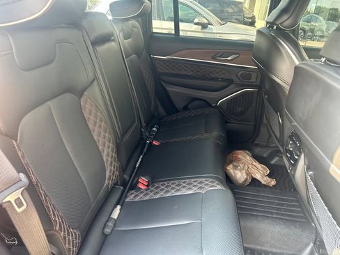 Used 2025 Jeep Grand Cherokee Summit w/ Obsidian Package AWD/4WD image 12