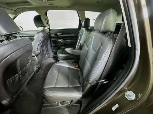 Used 2025 Kia Telluride S image 15