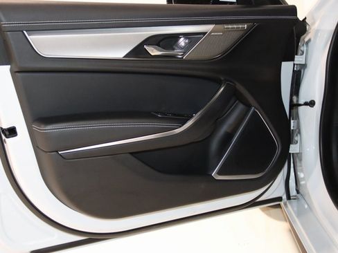 Used 2021 Jaguar XF R-Dynamic SE image 34