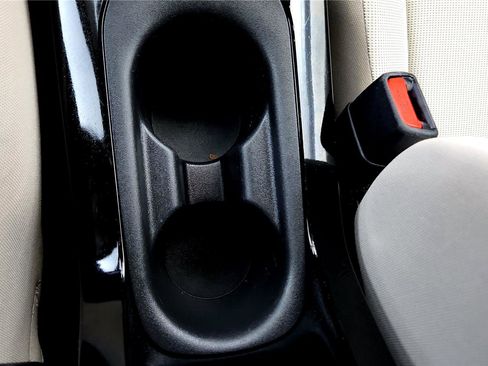 Used 2021 Toyota Corolla LE image 33