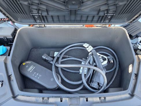 Used 2024 Audi Q8 e-tron Premium Plus image 31