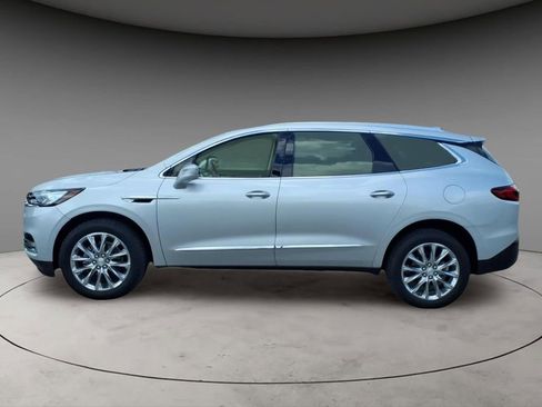 Used 2020 Buick Enclave Essence w/ Sound and Sites Package AWD/4WD image 2