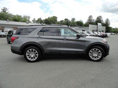 Used 2026 Ford Explorer Active w/ Active Comfort Package AWD/4WD image 4