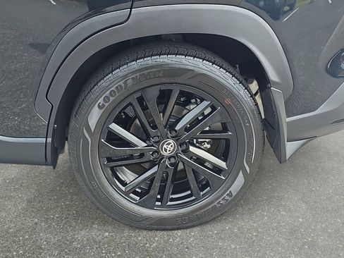 Used 2025 Toyota Corolla Cross AWD Hybrid image 31