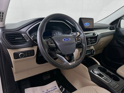 Used 2022 Ford Escape SE w/ Cold Weather Package image 9