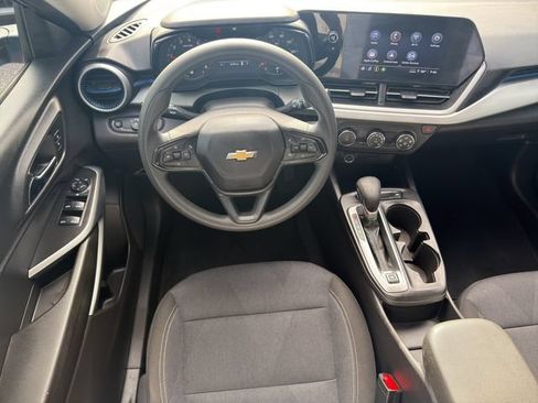 Used 2025 Chevrolet Trax LS FWD image 15