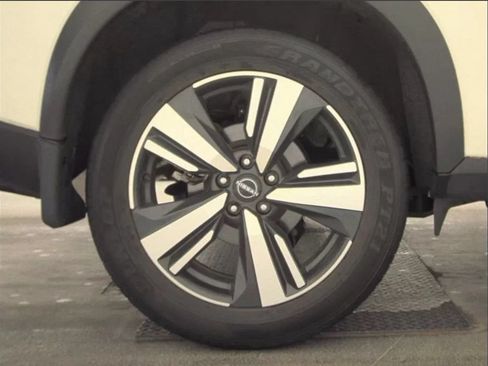 Used 2023 Nissan Rogue SL AWD/4WD image 10