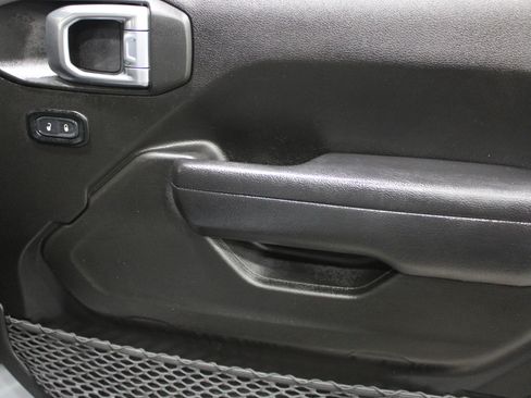 Used 2024 Jeep Wrangler Unlimited AWD/4WD image 22