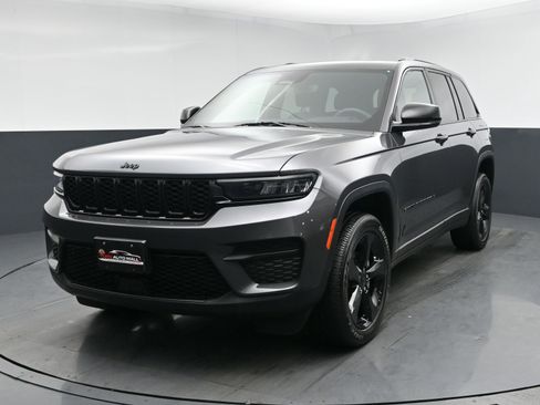 Used 2023 Jeep Grand Cherokee Altitude AWD/4WD image 20