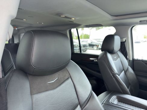 Used 2020 Cadillac Escalade ESV Luxury image 10