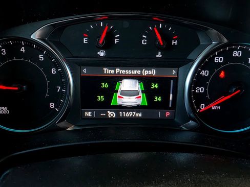 Used 2024 Chevrolet Equinox Premier AWD/4WD image 32