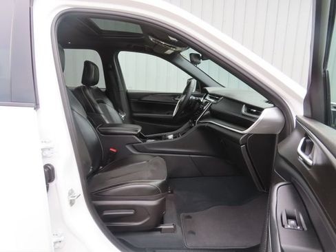 Used 2023 Jeep Grand Cherokee Altitude AWD/4WD image 24