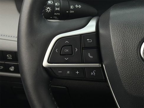 Used 2024 Toyota Highlander Limited image 14