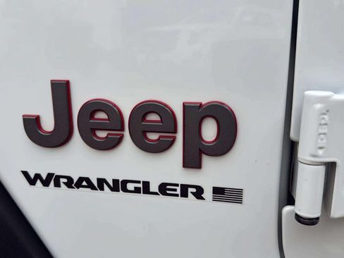 Used 2024 Jeep Wrangler Unlimited Rubicon AWD/4WD image 21