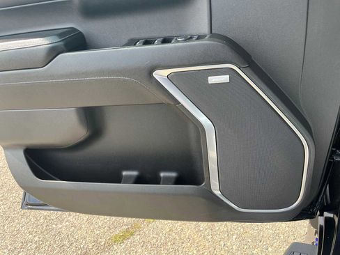 Used 2022 Chevrolet Silverado 1500 LTZ AWD/4WD image 13