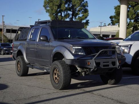 Certified 2020 Nissan Frontier SV w/ Midnight Edition Floor Mats image 2