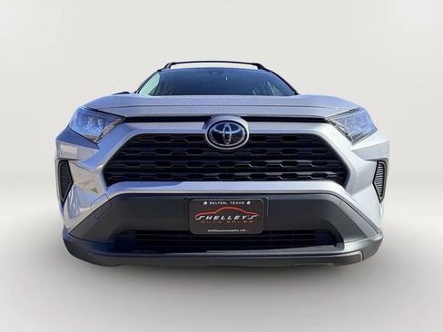 Used 2019 Toyota RAV4 LE image 4