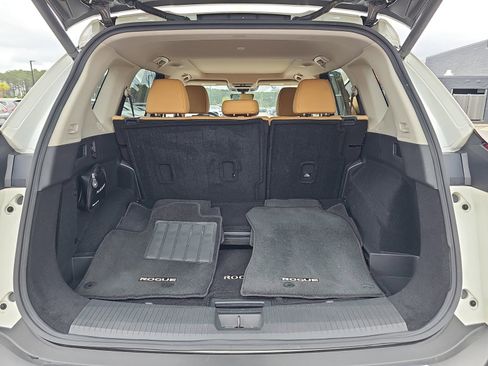 Used 2023 Nissan Rogue Platinum w/ Platinum Premium Package image 12