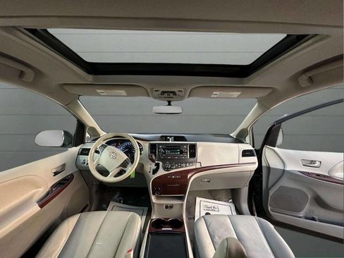 Used 2012 Toyota Sienna Limited image 22