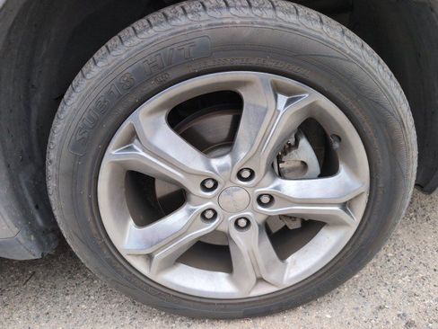 Used 2017 Dodge Journey Crossroad FWD image 4