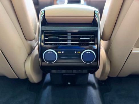 Used 2025 Land Rover Range Rover Sport SE AWD/4WD image 9
