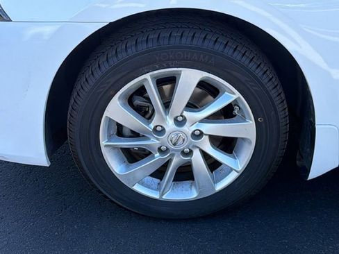 Used 2015 Nissan Sentra SV w/ Style Package FWD image 9