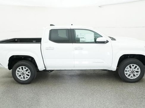 New 2026 Toyota Tacoma SR5 image 11