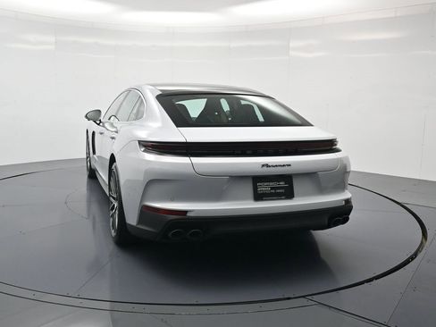 Used 2025 Porsche Panamera image 29