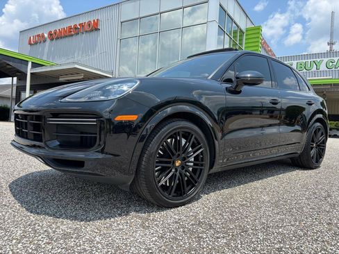 Used 2023 Porsche Cayenne Turbo AWD/4WD image 46
