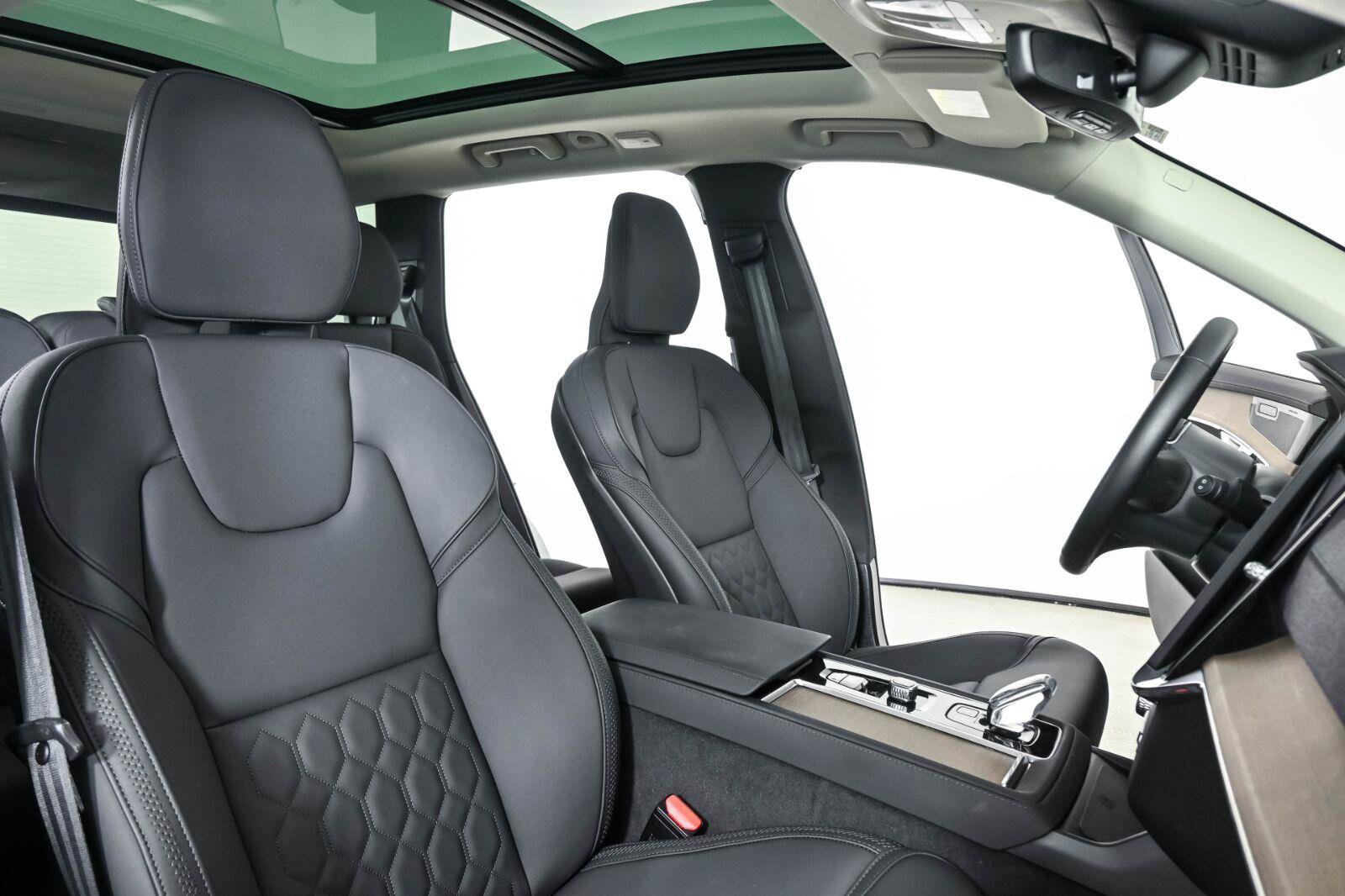 Certified 2026 Volvo XC90 B6 Plus AWD/4WD image 24