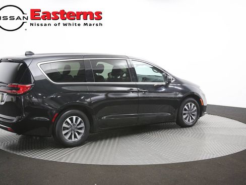 Used 2023 Chrysler Pacifica Touring-L FWD image 44
