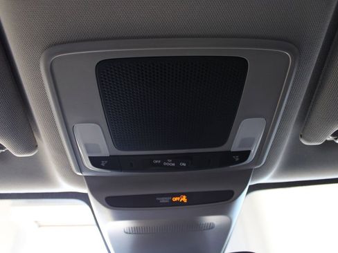 Certified 2025 Honda HR-V LX image 33