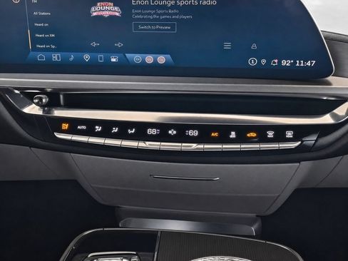 Used 2024 Cadillac Lyriq Luxury RWD image 10