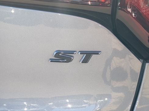 Used 2024 Buick Encore GX Sport Touring AWD/4WD image 13