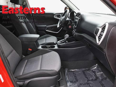 Used 2025 Kia Soul LX w/ LX Technology Package FWD image 24